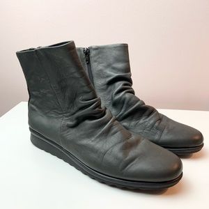 The Flexx Pan Fried Ruched Leather Booties
